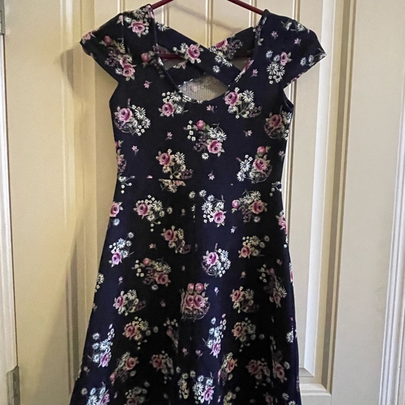 Beautiful Floral Dress - Picture 2 of 6